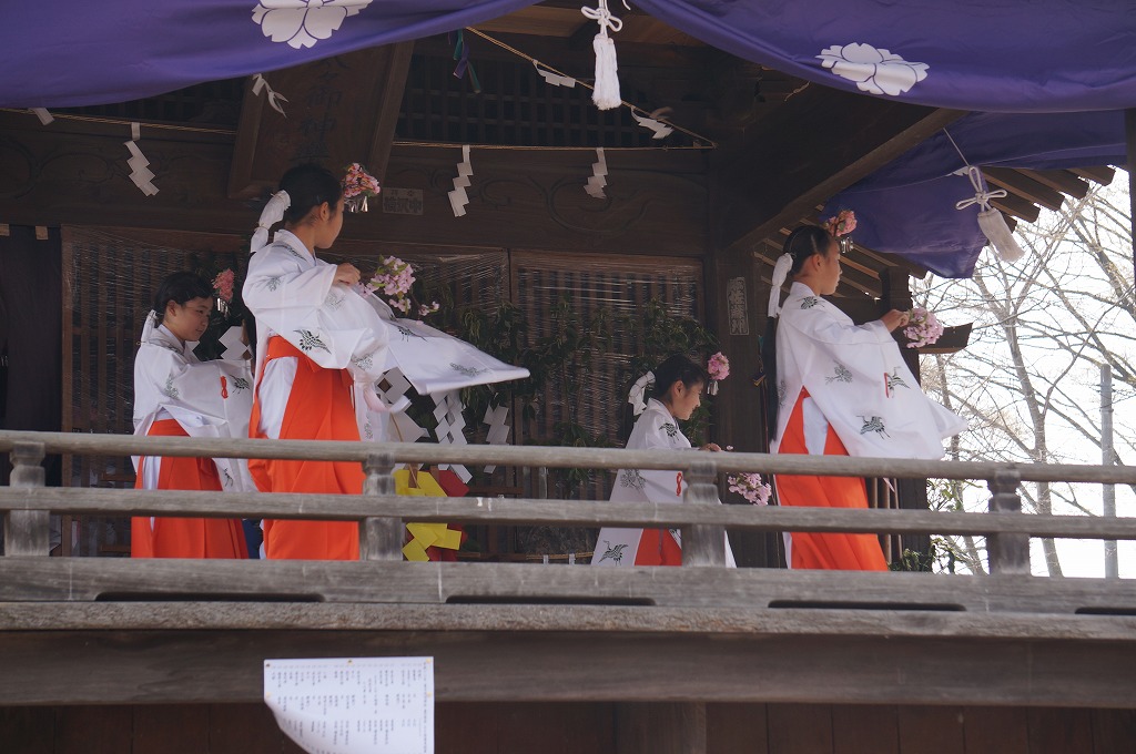 Japan culture~kagura in a shrine girls players