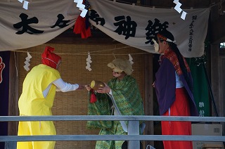 daikoku gives a mallet to modoki
