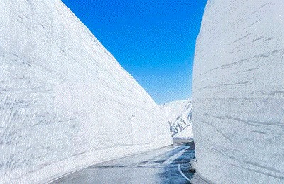 the snow wall street in Toyama